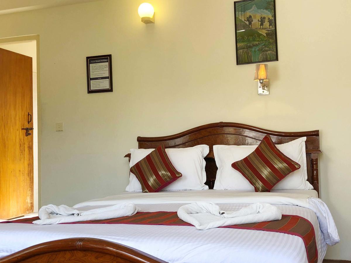 Hotel Grand Holiday Pokhara Esterno foto