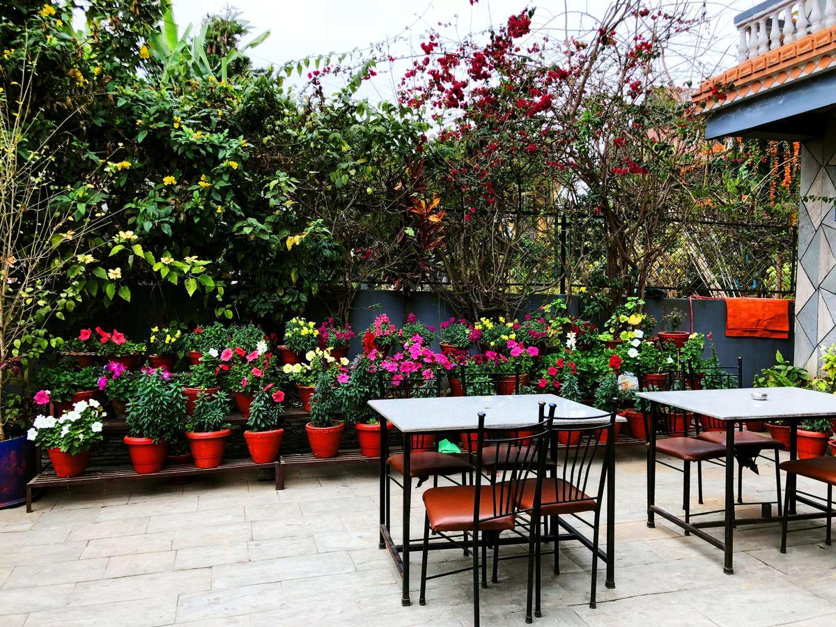 Hotel Grand Holiday Pokhara Esterno foto