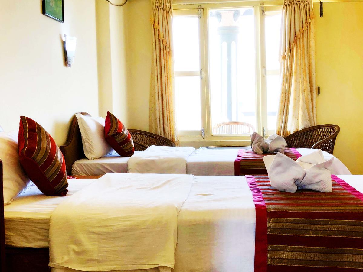 Hotel Grand Holiday Pokhara Esterno foto