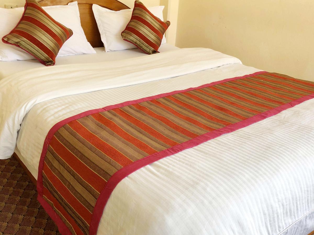 Hotel Grand Holiday Pokhara Esterno foto