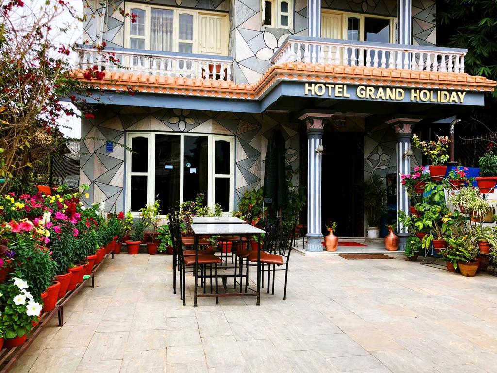 Hotel Grand Holiday Pokhara Esterno foto