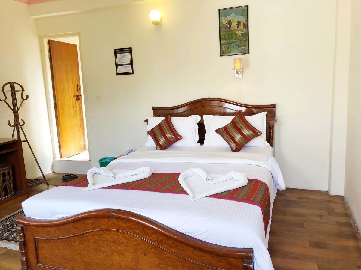 Hotel Grand Holiday Pokhara Esterno foto