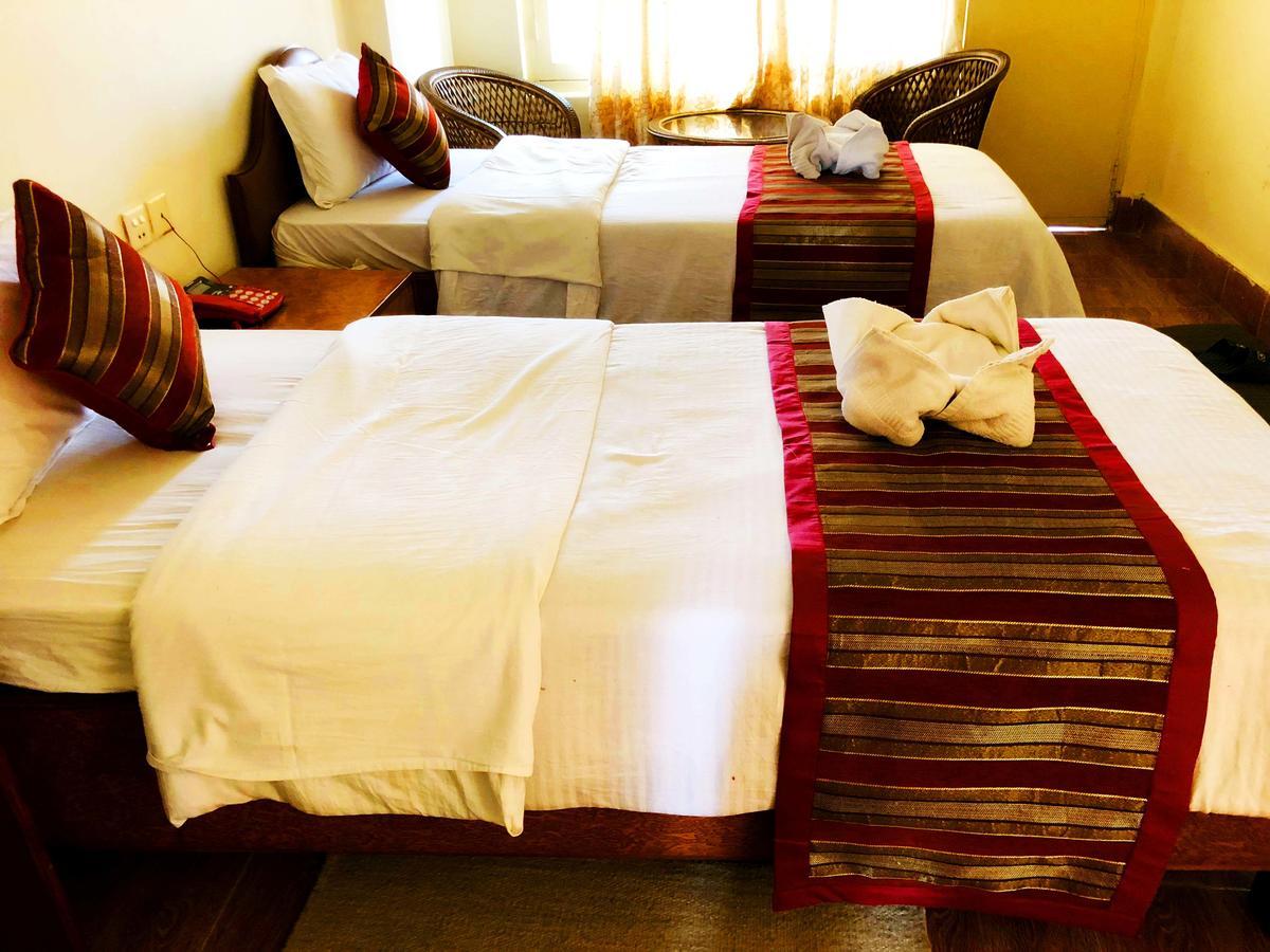 Hotel Grand Holiday Pokhara Esterno foto