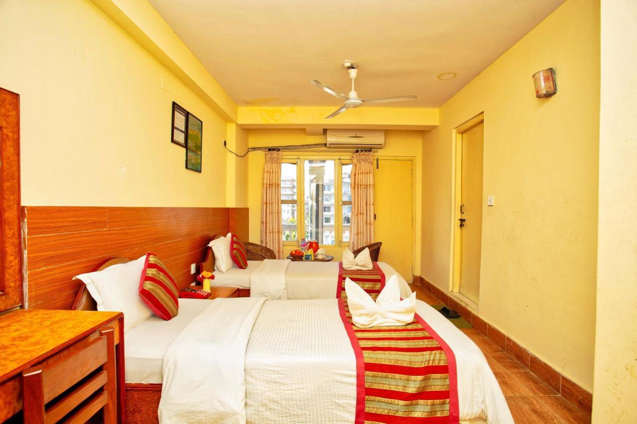 Hotel Grand Holiday Pokhara Esterno foto