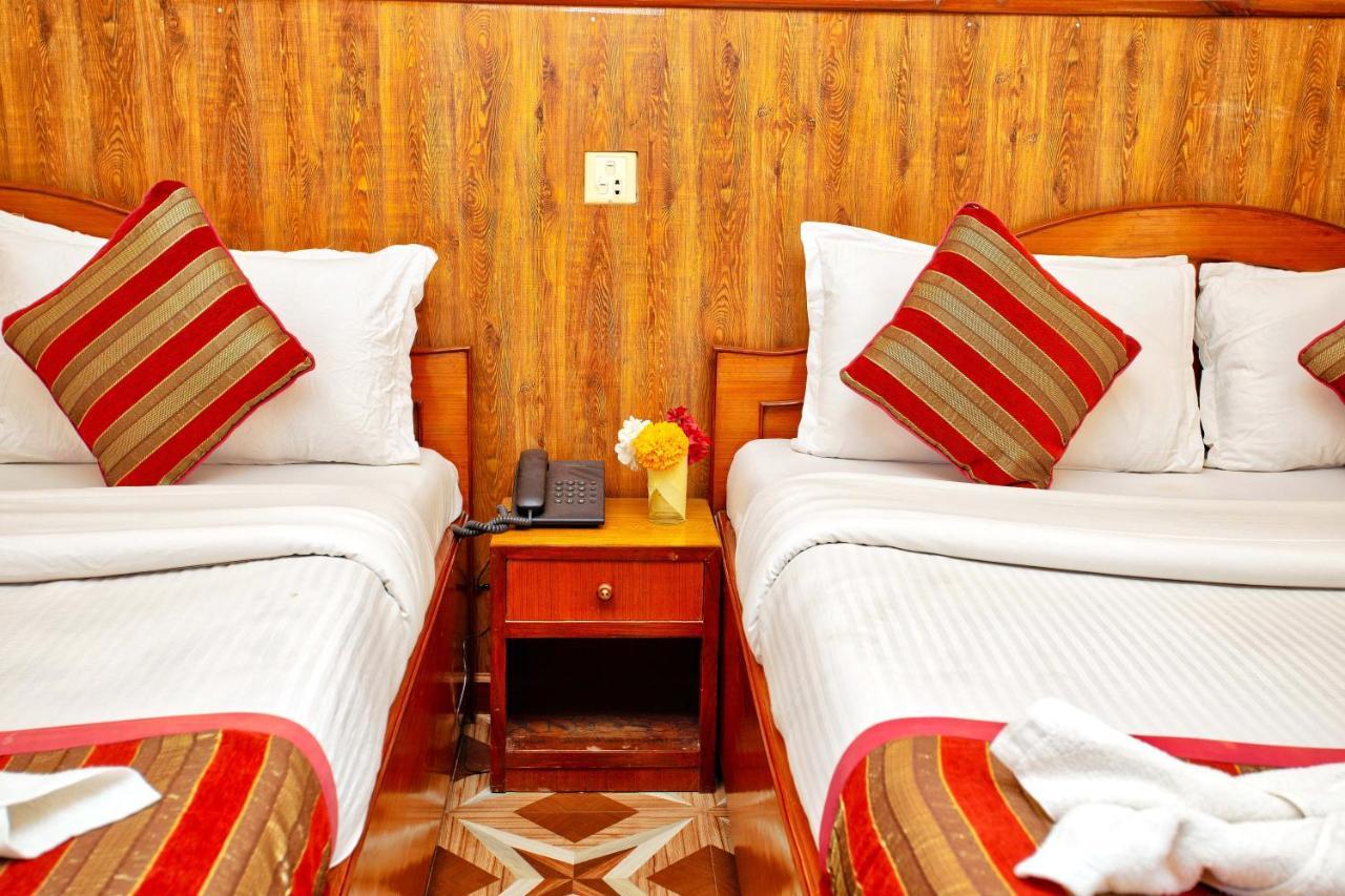 Hotel Grand Holiday Pokhara Esterno foto