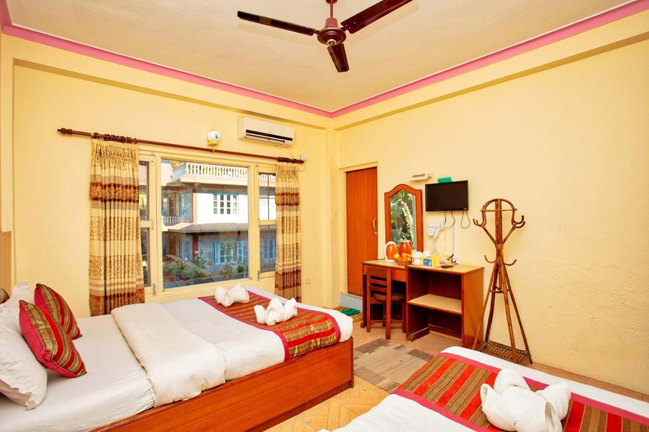 Hotel Grand Holiday Pokhara Esterno foto