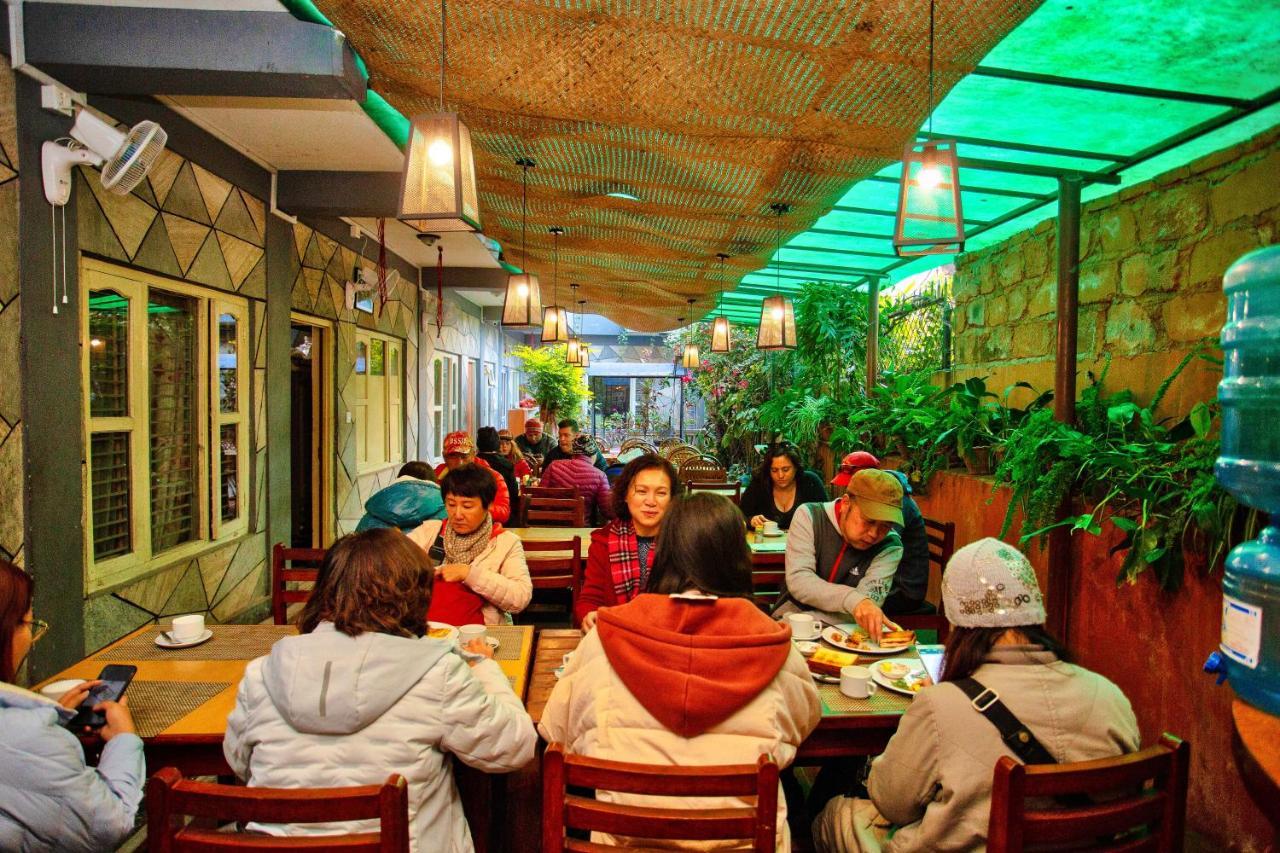 Hotel Grand Holiday Pokhara Esterno foto