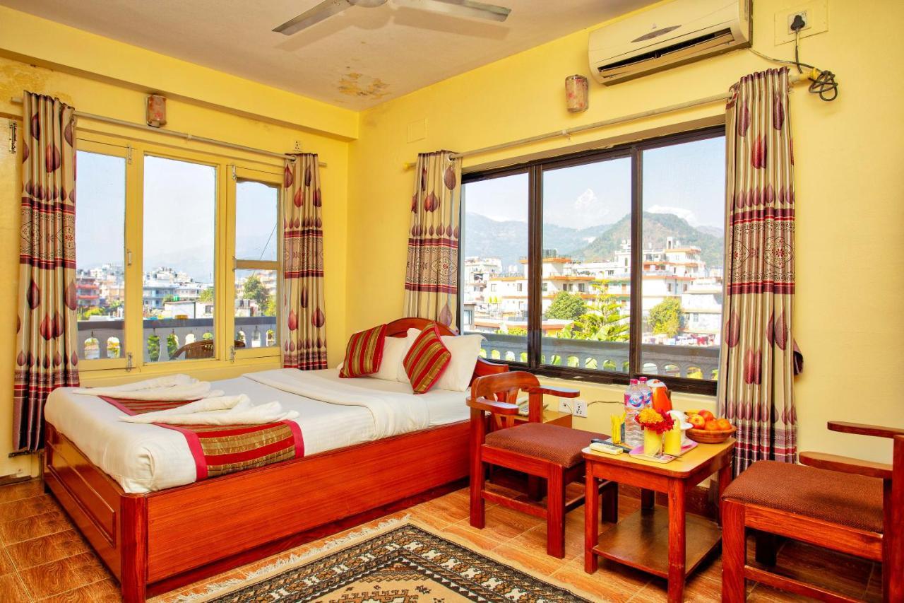 Hotel Grand Holiday Pokhara Esterno foto