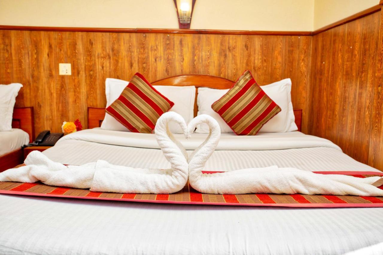 Hotel Grand Holiday Pokhara Esterno foto