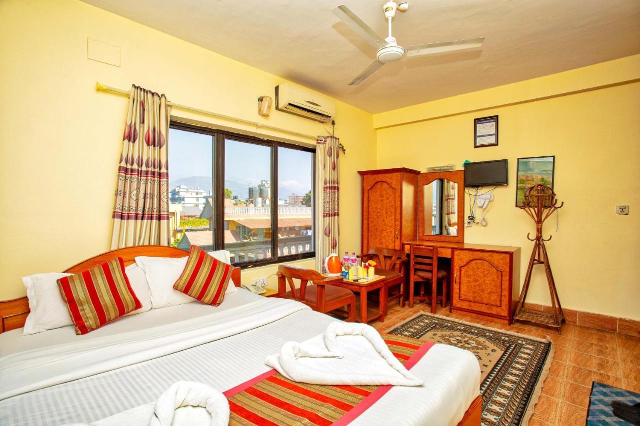 Hotel Grand Holiday Pokhara Esterno foto