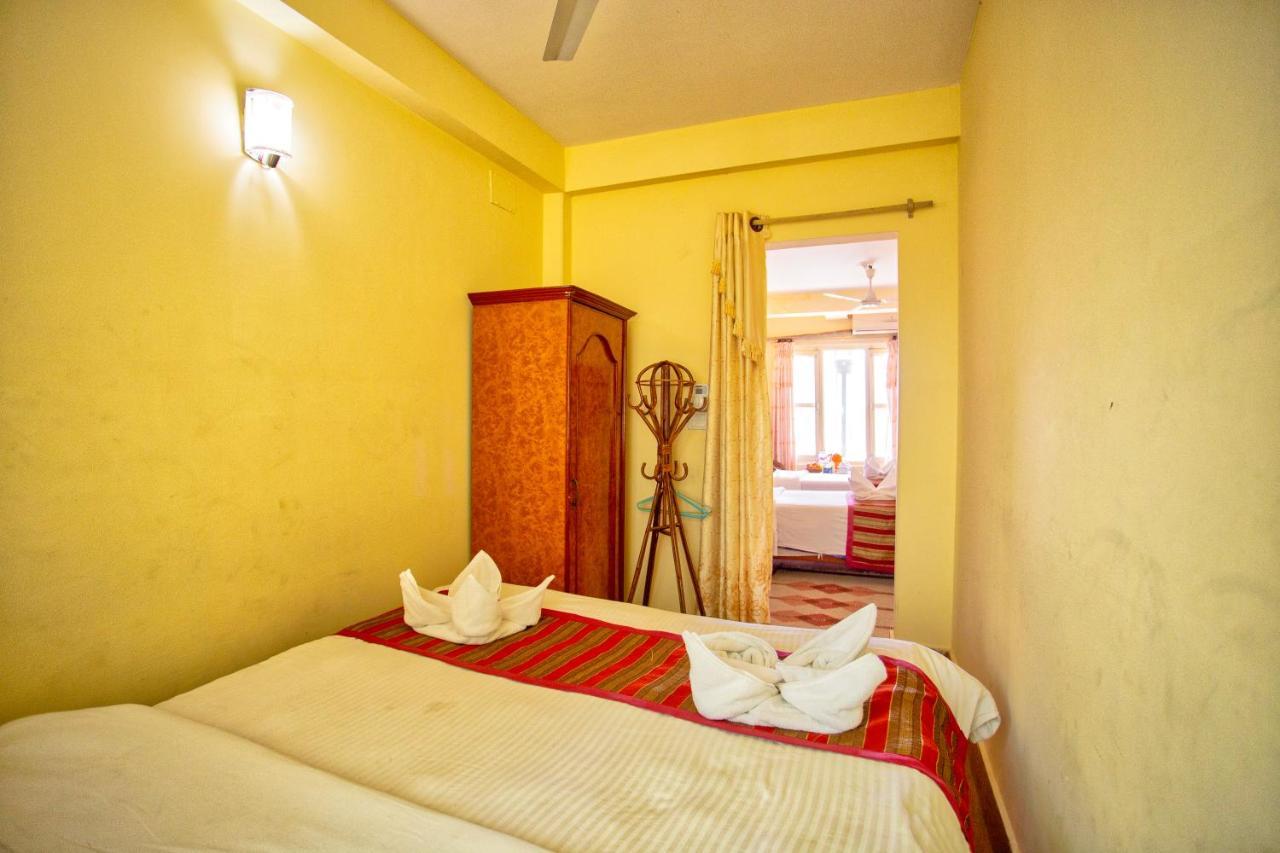Hotel Grand Holiday Pokhara Esterno foto